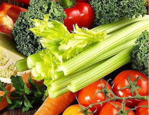 明日大暑 俗語(yǔ)“大暑不忌嘴，大夫跑斷腿”，大暑時(shí)節(jié)飲食有講究，這些初級(jí)農(nóng)產(chǎn)品要慎吃